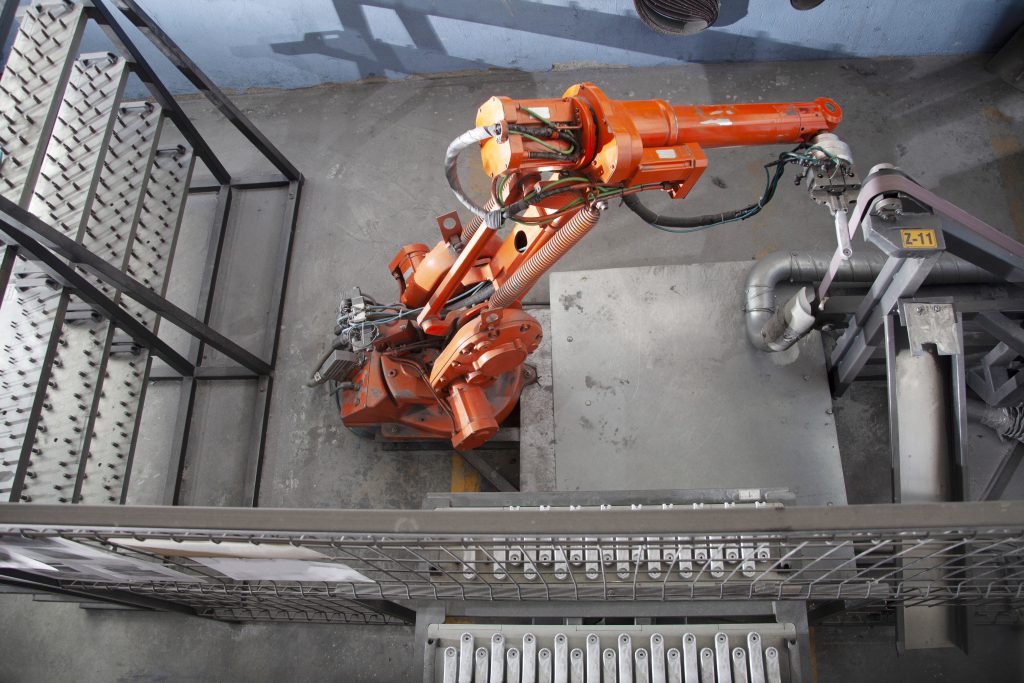 Industrieroboter & Cobots können Arbeitsprozesse übernehmen & unterstützen